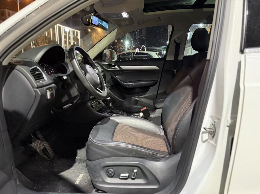 Audi Q3 2019 car image #4