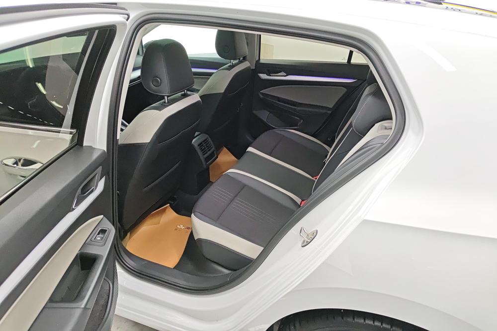 Volkswagen Golf 2024 car image #16