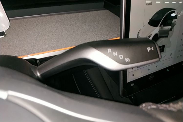 Tesla Model Y 2024 car image #14