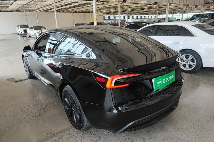 Tesla Model 3 2026 car image #5