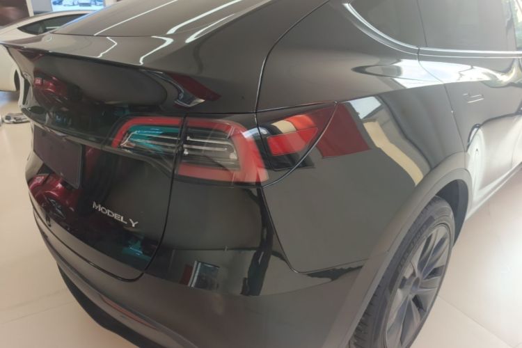 Tesla Model Y 2024 #8 Tesla Model Y 2024 car image #8