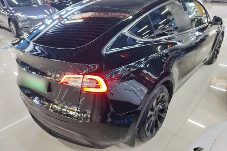 Tesla Model Y 2022 car image #5