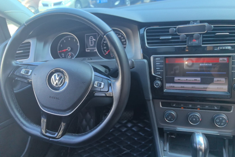 Volkswagen Golf 2016 car image #10