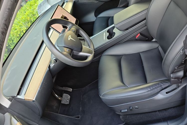 Tesla Model Y 2022 #15 Tesla Model Y 2022 car image #15
