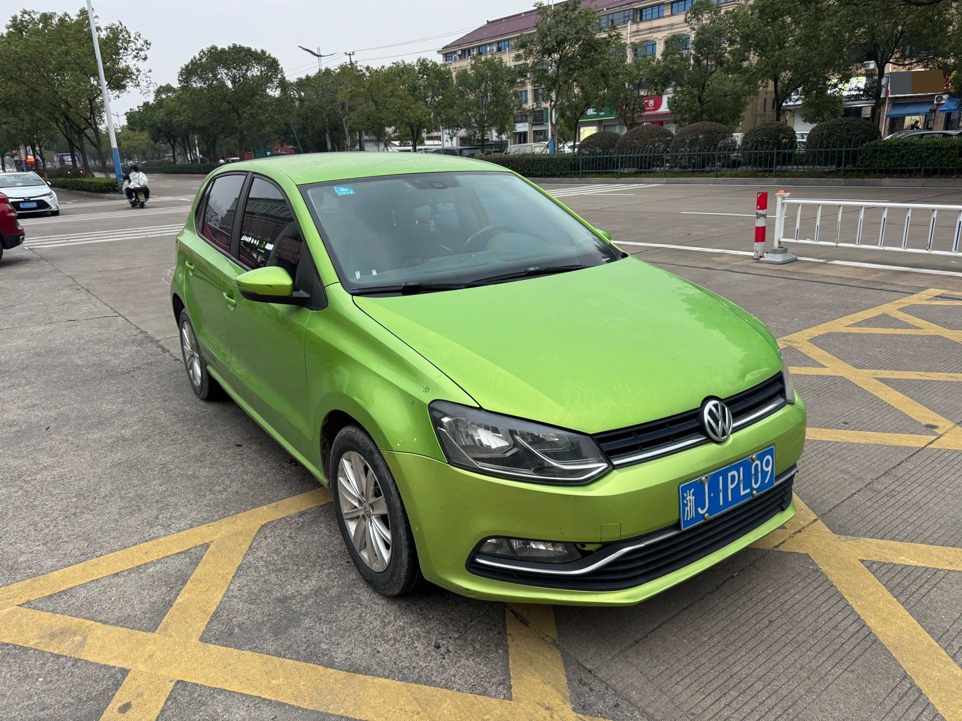 Volkswagen Polo 2015 car image #2