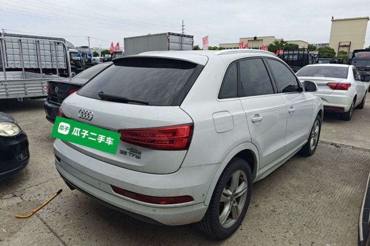 Audi Q3 2017 car image #7