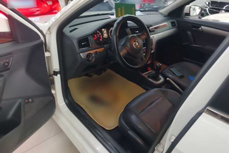 Volkswagen Lavida 2015 car image #12