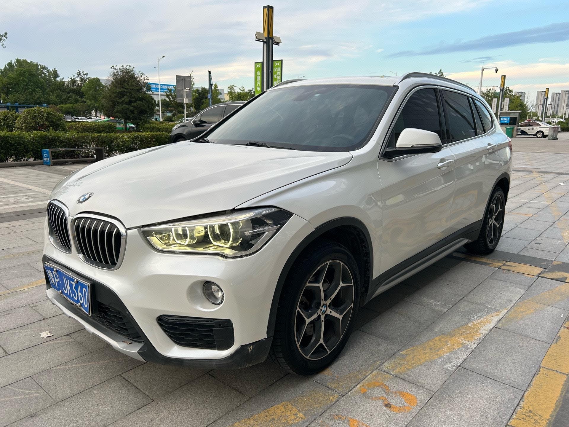 BMW X1 2017 BMW X1 2017 car image