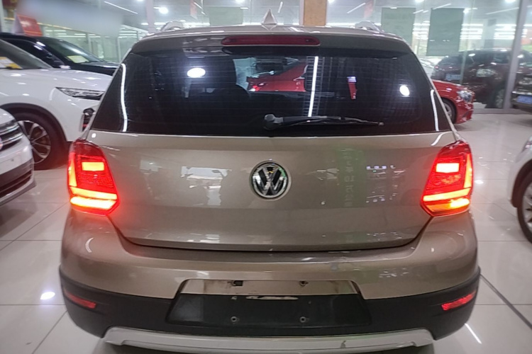 Volkswagen Polo 2016 car image #6