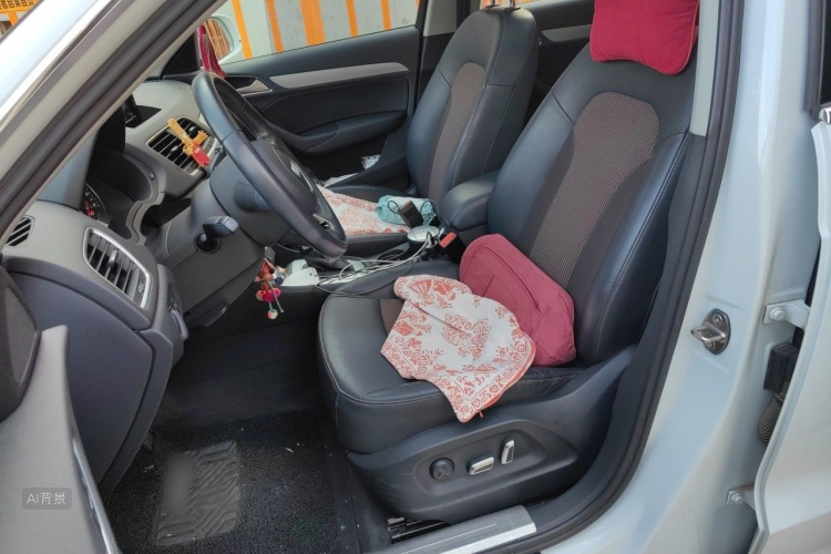 Audi Q3 2017 car image #17