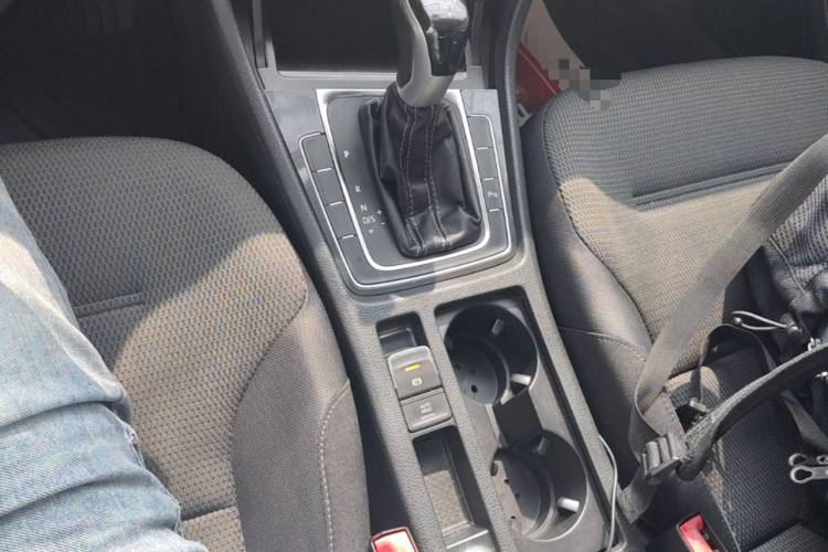 Volkswagen Golf 2017 car image #14