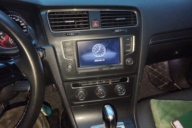 Volkswagen Golf 2017 car image #13