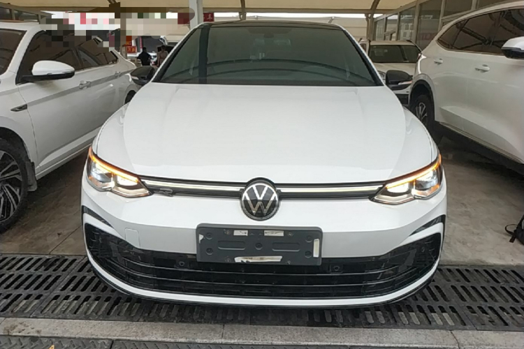 Volkswagen Golf 2023 car image #3