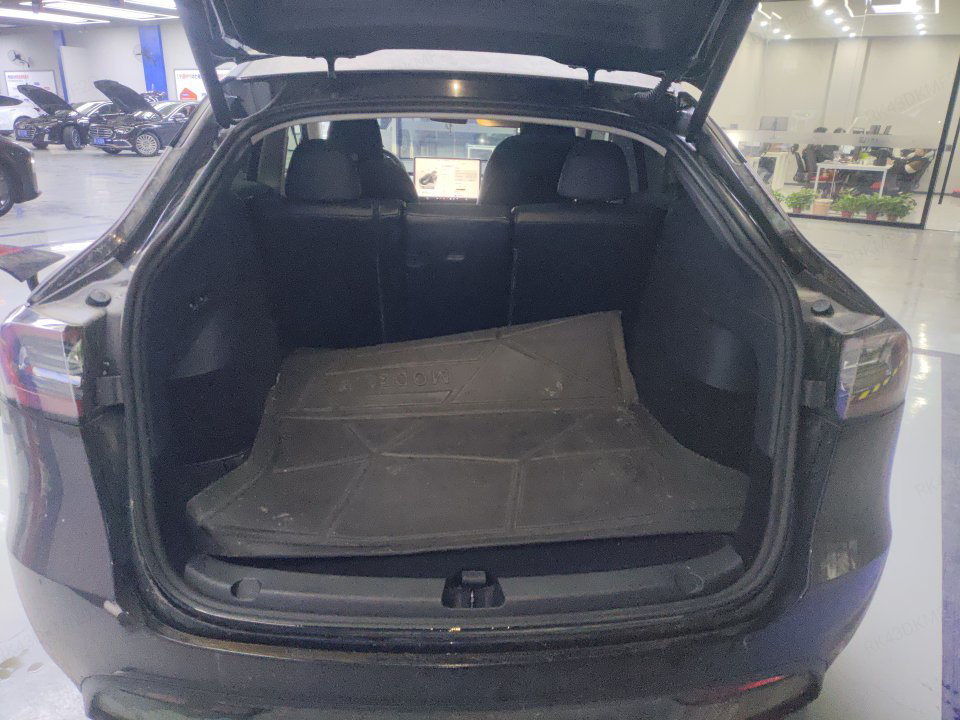 Tesla Model Y 2023 car image #5