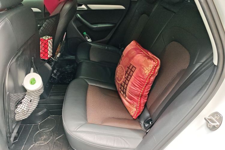 Audi Q3 2018 car image #19