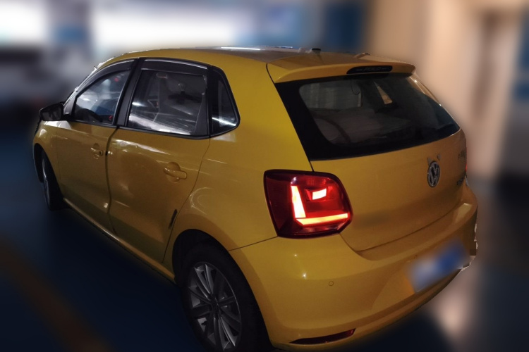 Volkswagen Polo 2015 car image #5