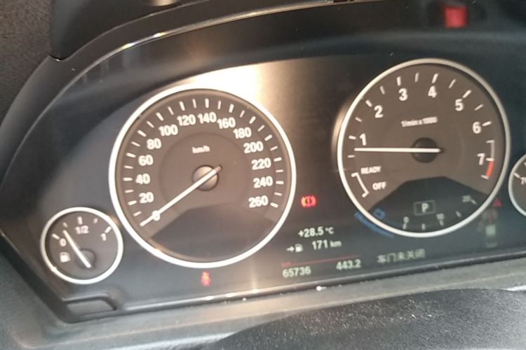 BMW 3 Series 2018 immagine di auto #16