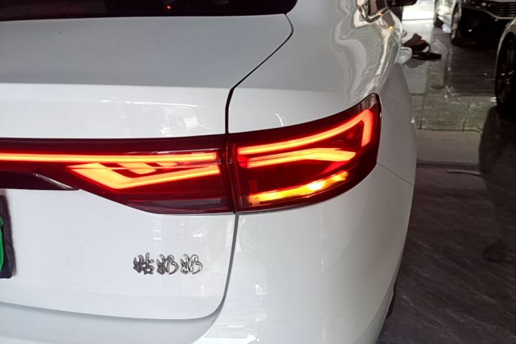 GEELY Emgrand 2023 #8 GEELY Emgrand 2023 car image #8