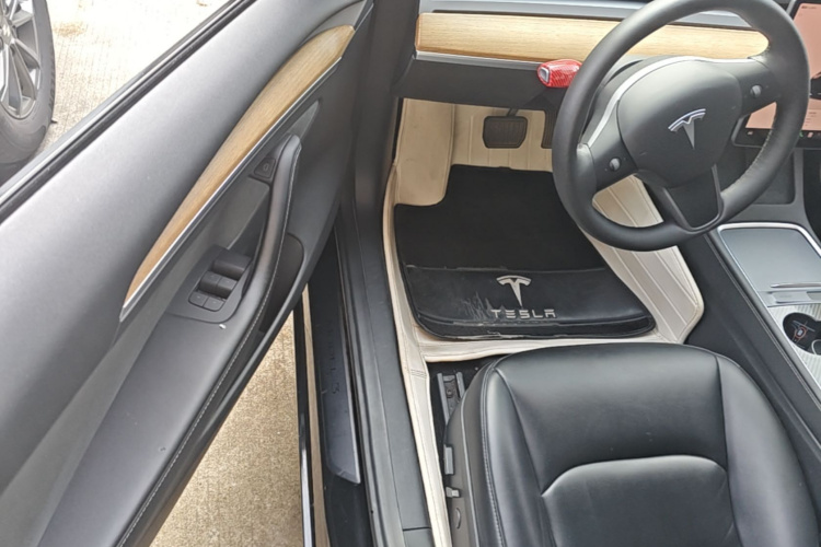 Tesla Model 3 2022 car image #16