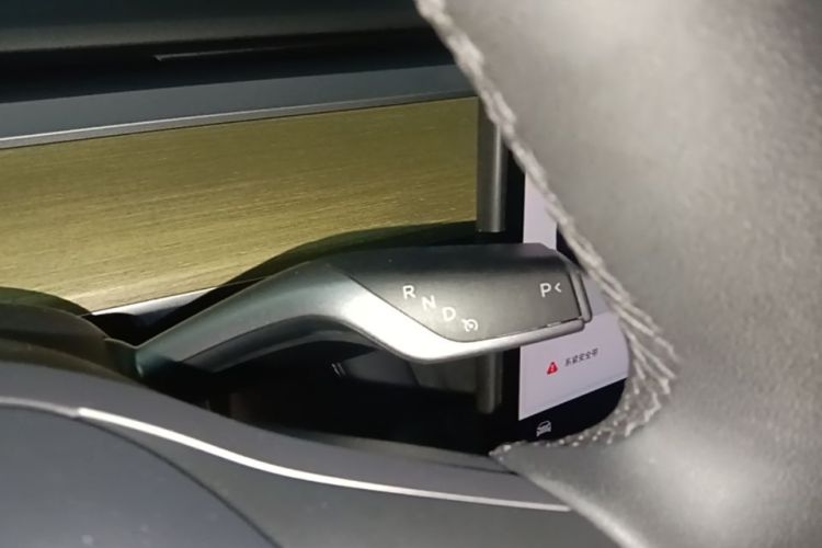 Tesla Model Y 2023 car image #14