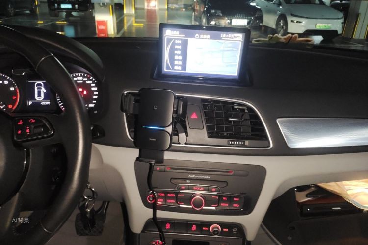 Audi Q3 2015 car image #15