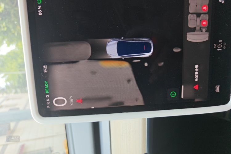 Tesla Model Y 2023 #13 Tesla Model Y 2023 car image #13