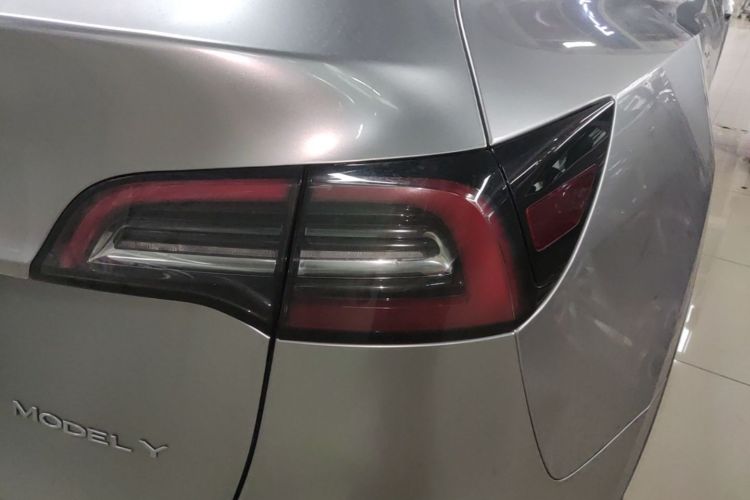 Tesla Model Y 2024 #8 Tesla Model Y 2024 car image #8