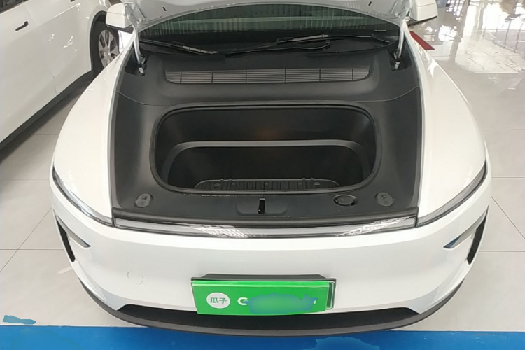 Tesla Model Y 2025 #20 Tesla Model Y 2025 car image #20