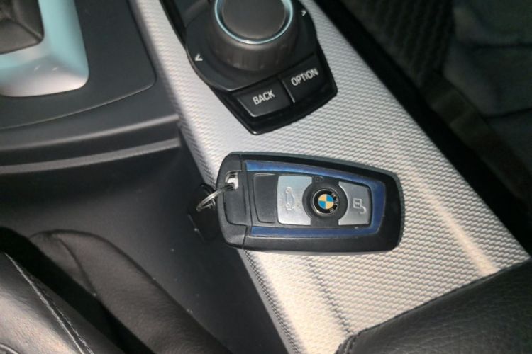 BMW 3 Series 2018 #9 BMW 3 Series 2018 car image #9