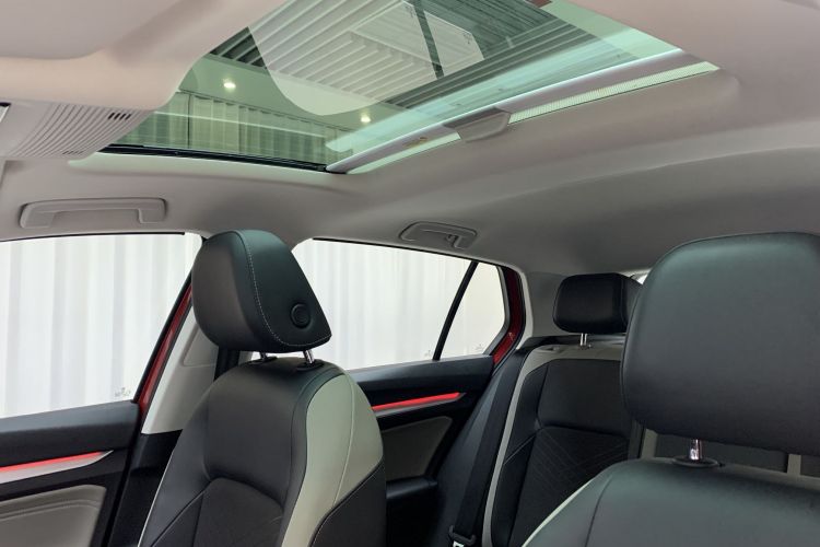 Volkswagen Golf 2022 car image #12