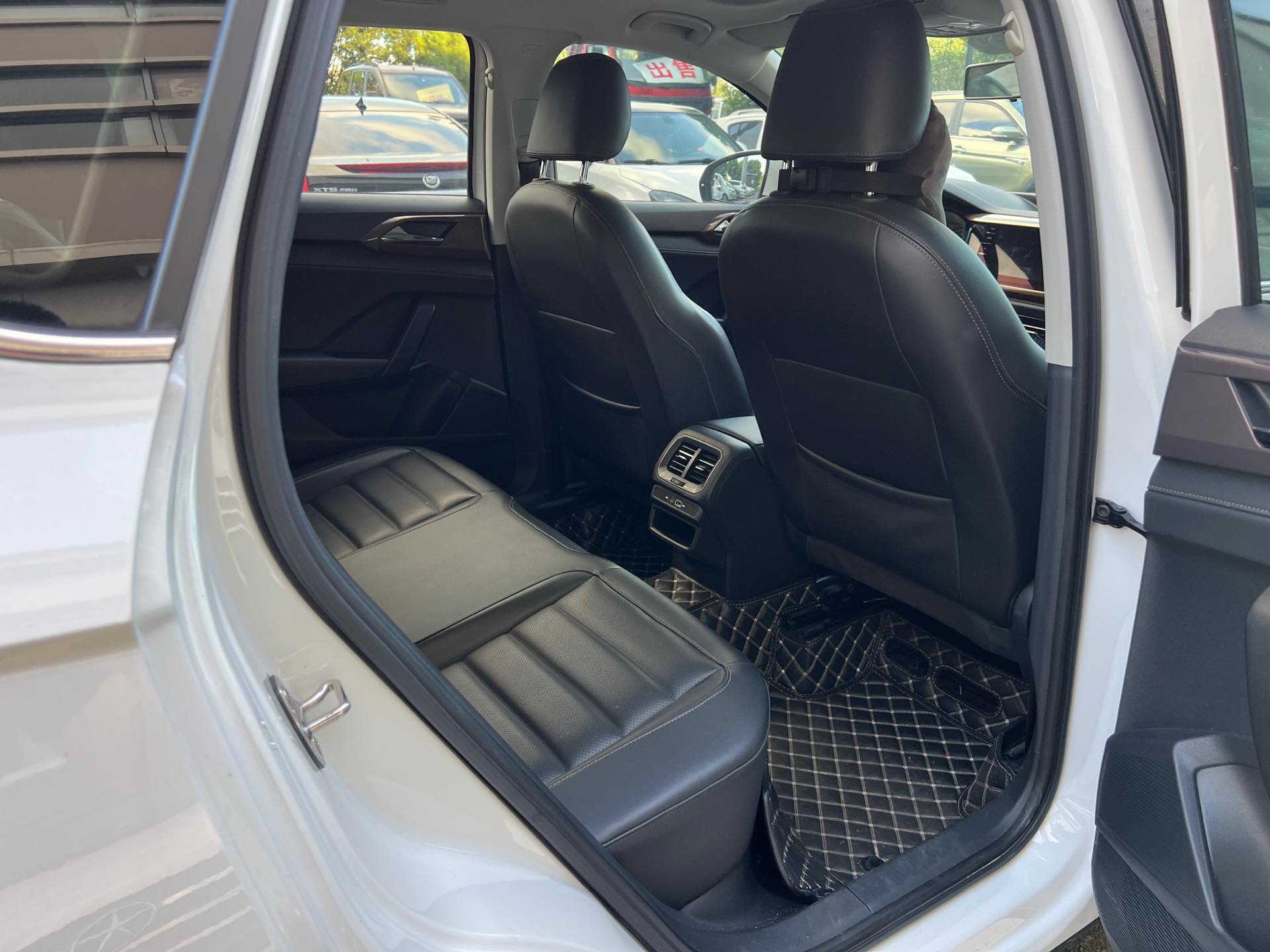 Volkswagen Tharu 2021 car image #4
