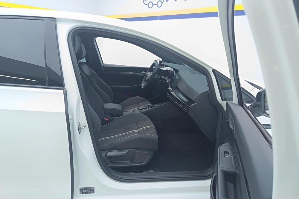 Volkswagen Golf 2024 car image #10