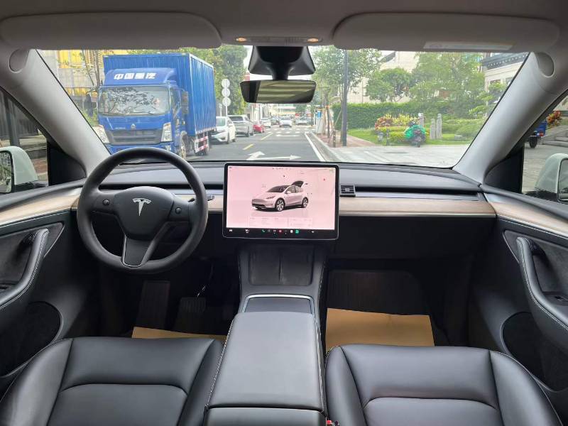 Tesla Model Y 2023 #5 Tesla Model Y 2023 car image #5
