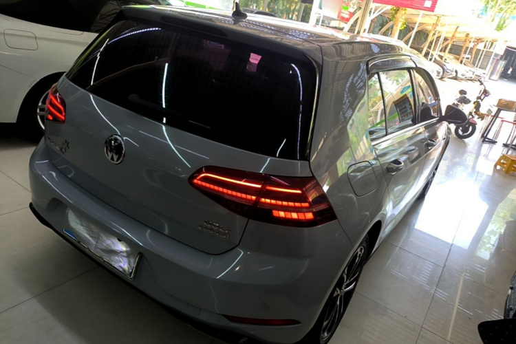 Volkswagen Golf 2020 car image #5