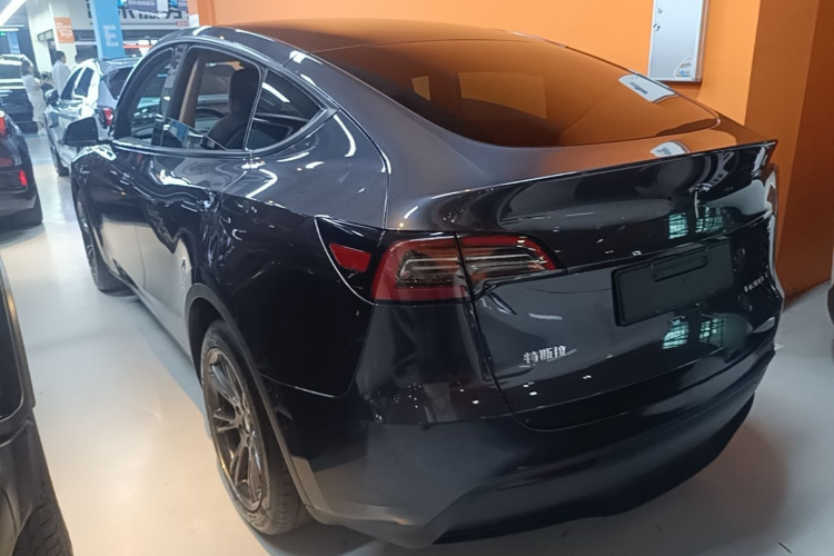 Tesla Model Y 2024 #5 Tesla Model Y 2024 immagine di auto #5