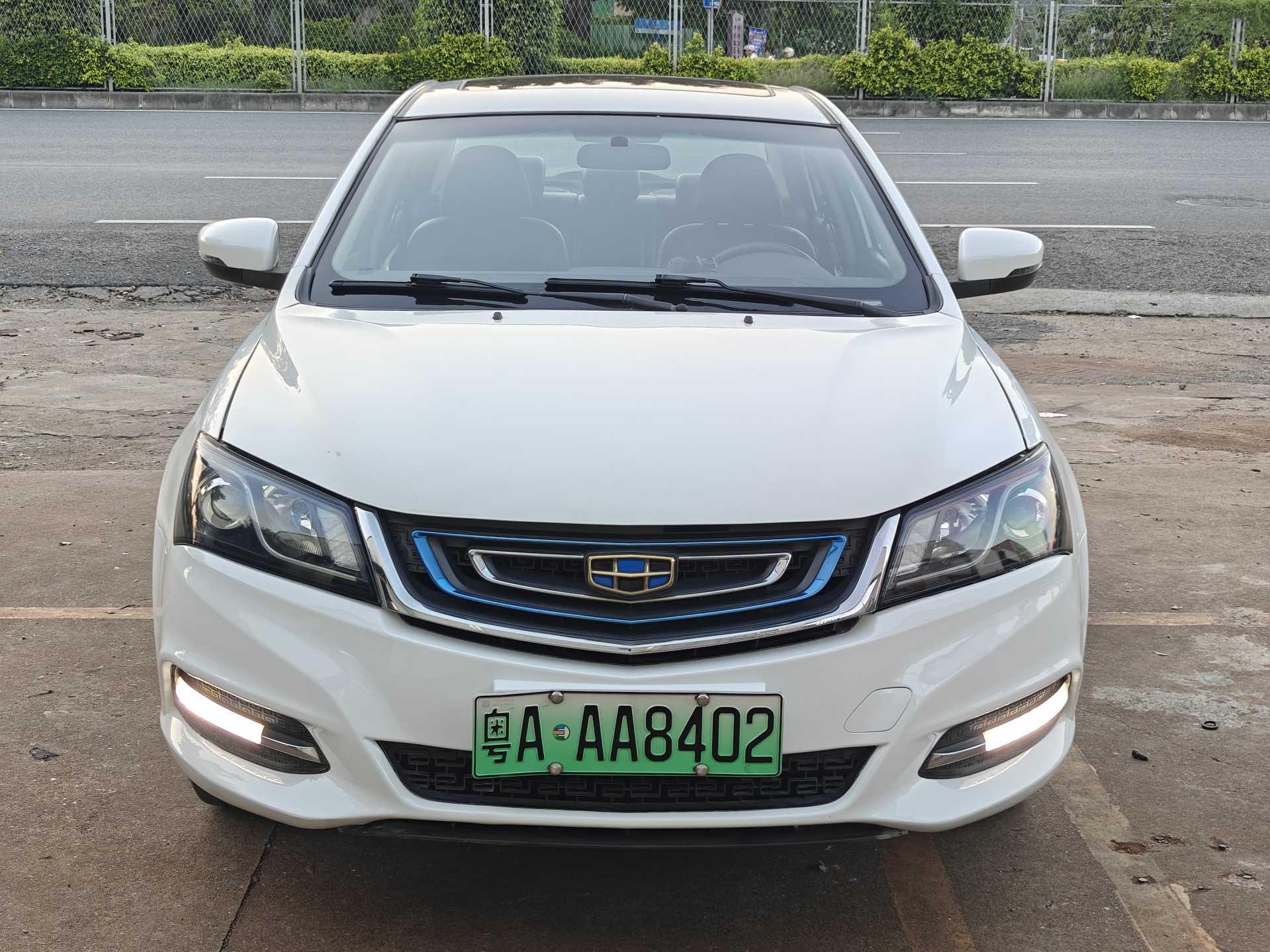 GEELY Emgrand New Energy 2017 car image #2