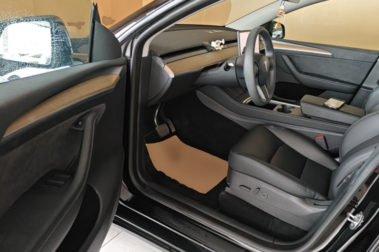 Tesla Model Y 2023 #19 Tesla Model Y 2023 car image #19