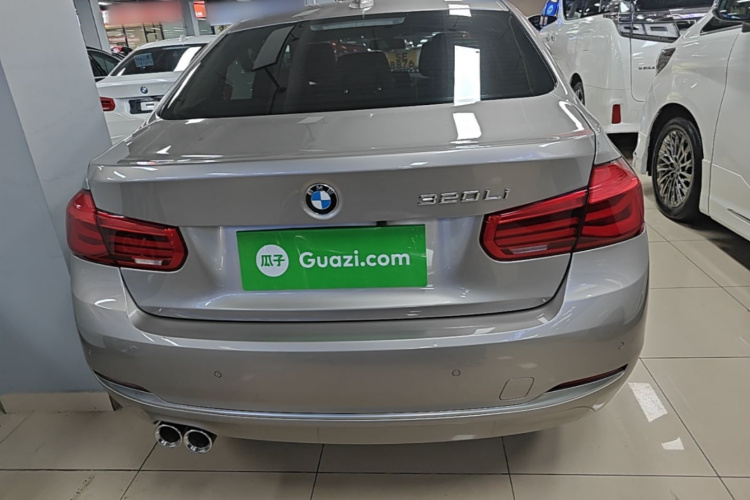 BMW 3 Series 2018 car image #4
