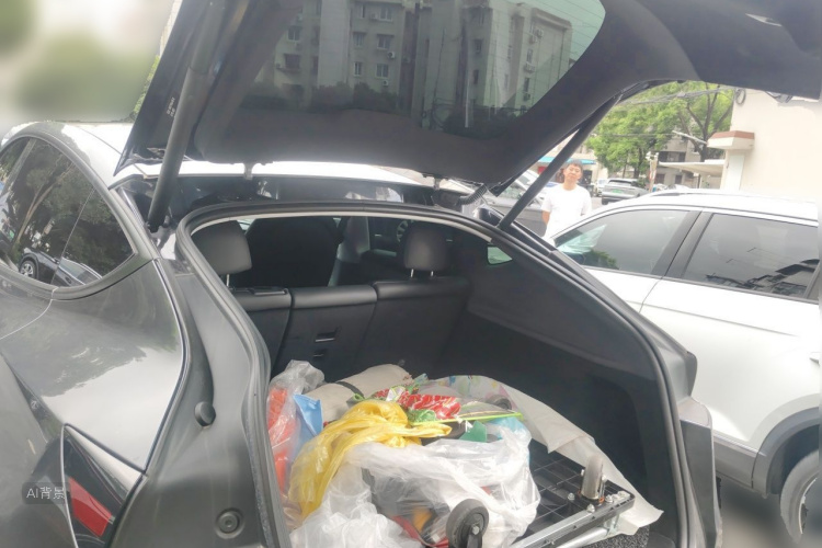 Tesla Model Y 2025 car image #21