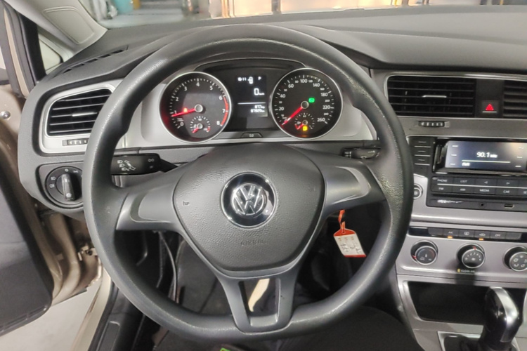 Volkswagen Golf 2016 car image #11