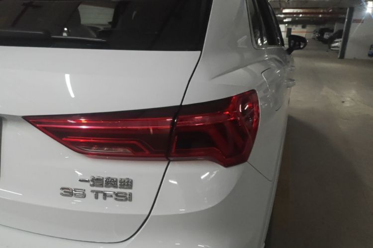 Audi Q3 2020 car image #8