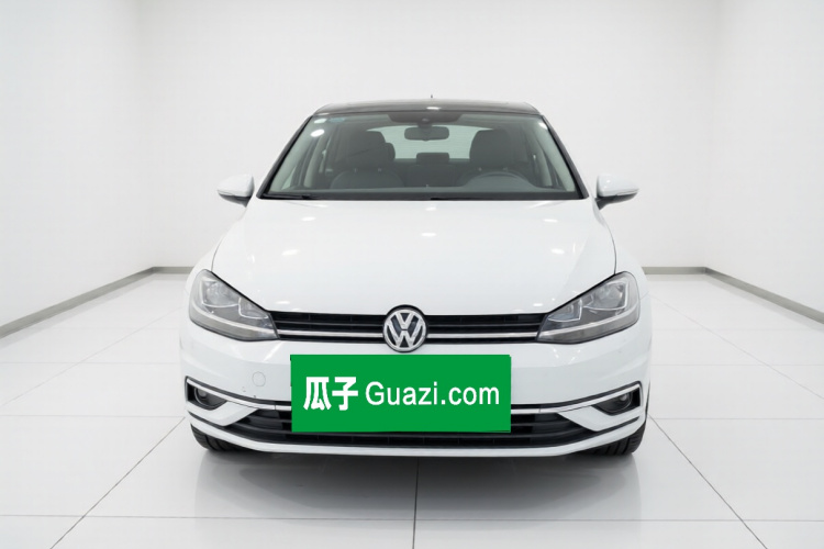 Volkswagen Golf 2020 car image #3