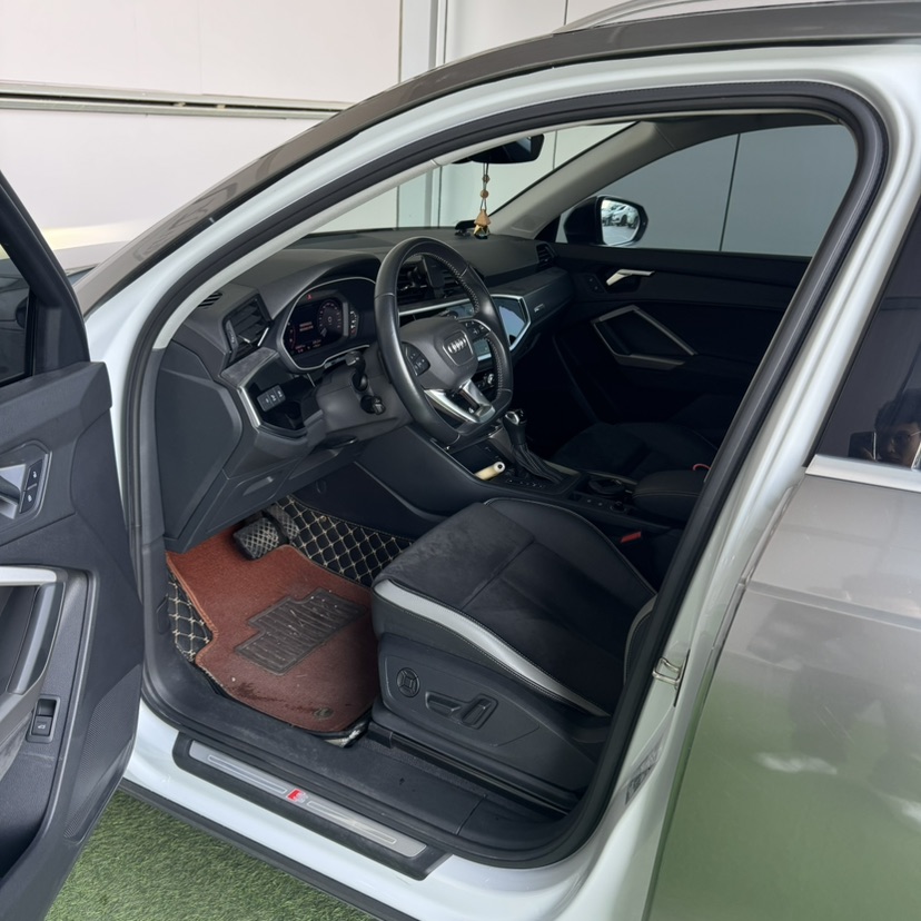 Audi Q3 2021 car image #4