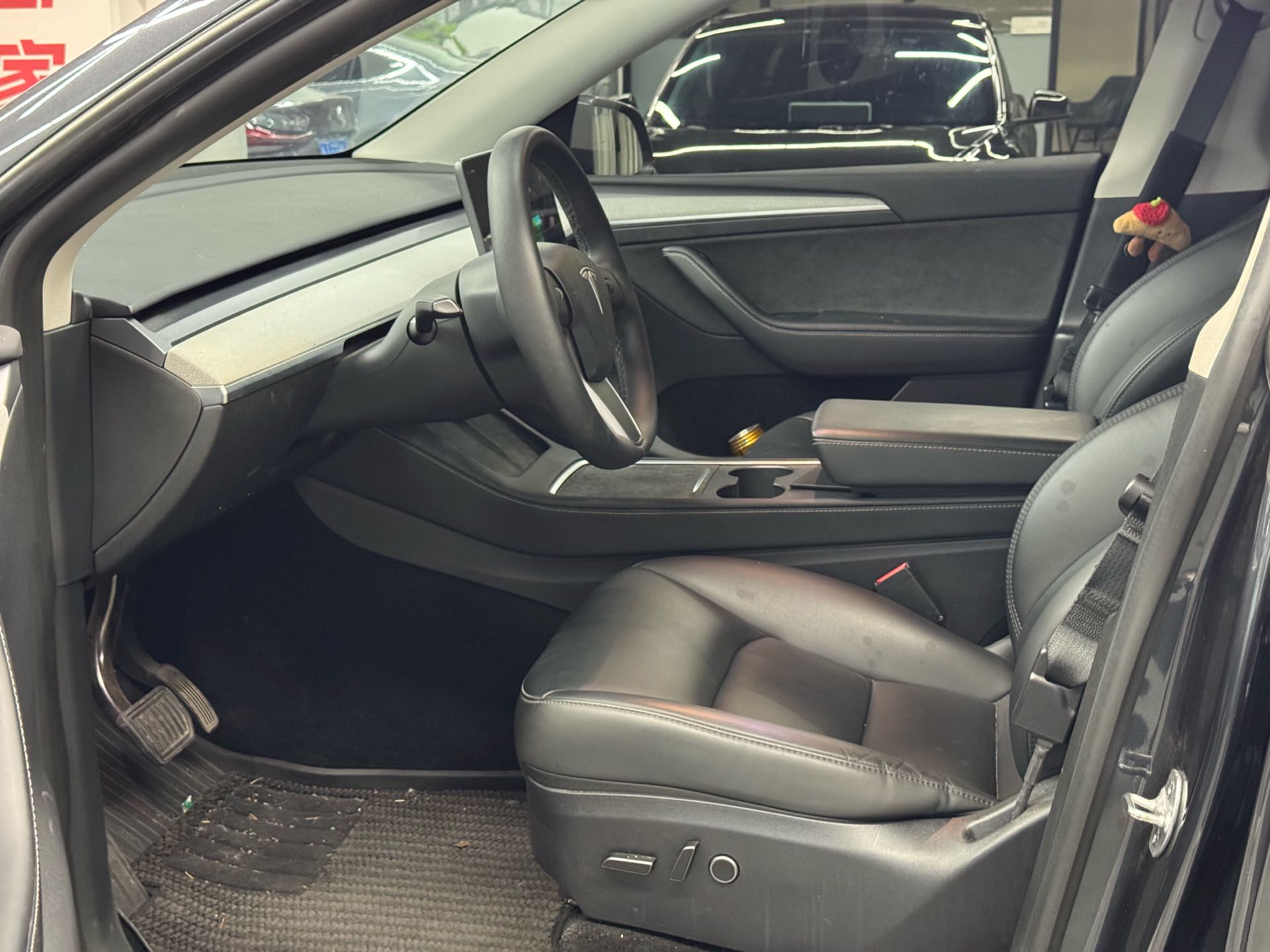 Tesla Model Y 2024 immagine di auto #5