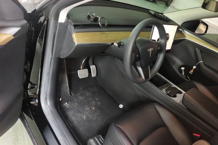 Tesla Model Y 2022 immagine di auto #16