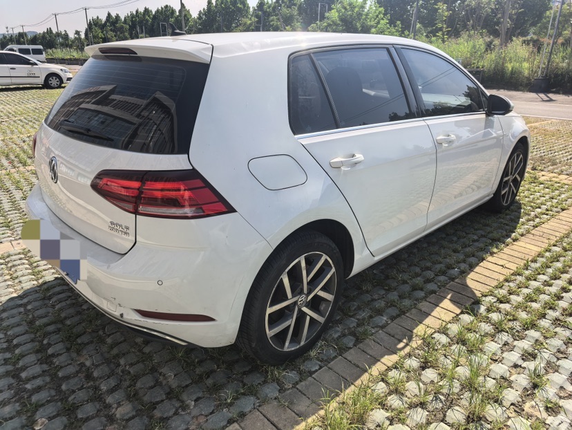 Volkswagen Golf 2020 car image #6