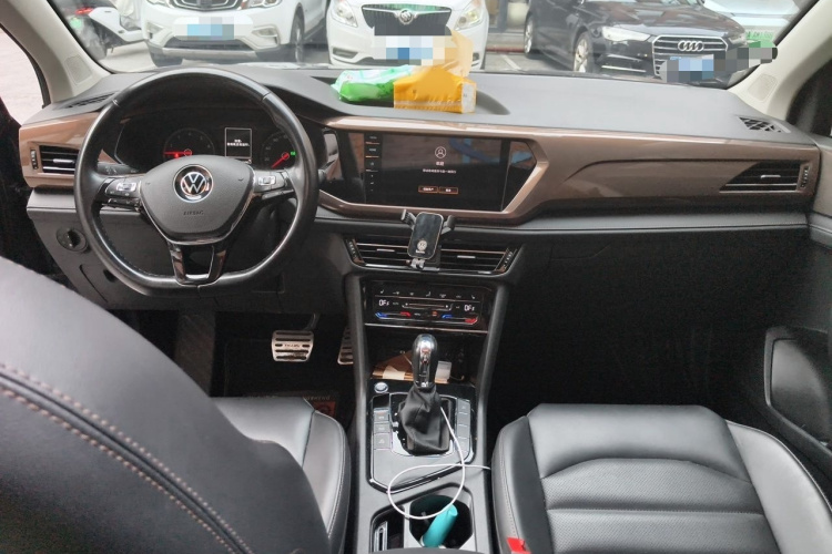 Volkswagen Tharu 2021 car image #12