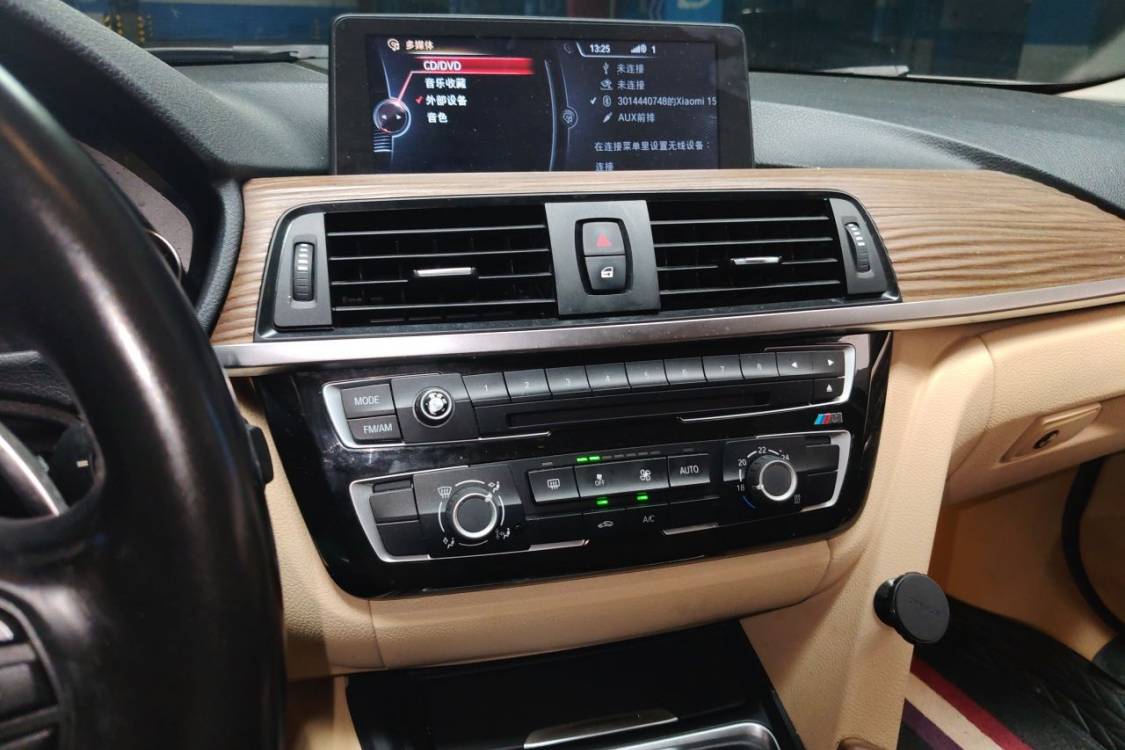 BMW 3 Series 2012 car image #26
