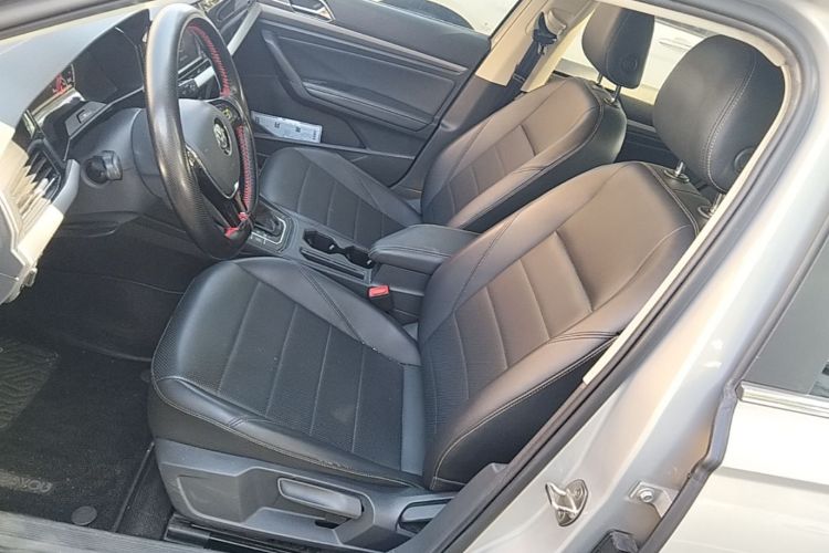 Volkswagen Lavida 2018 car image #15