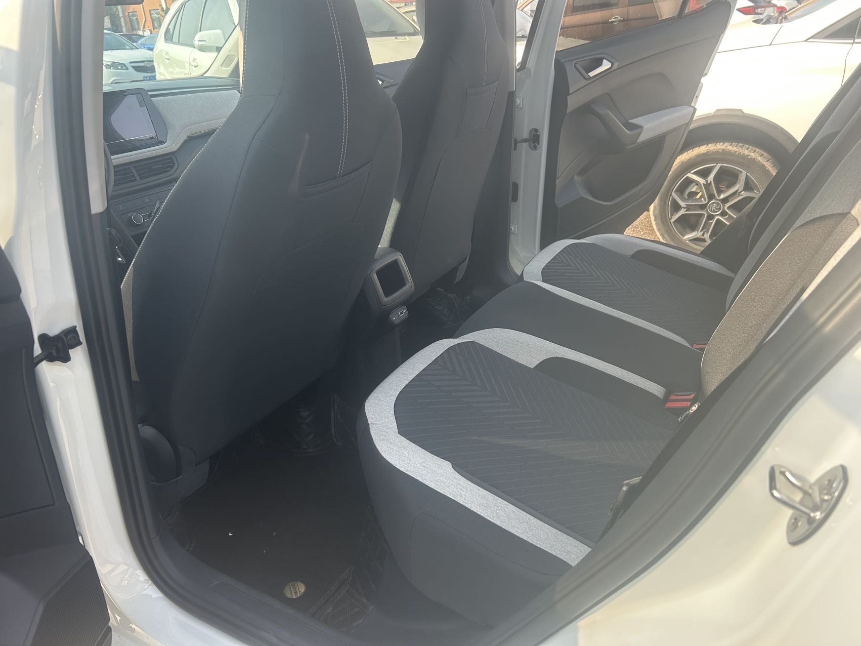 Volkswagen Tharu 2025 #4 Volkswagen Tharu 2025 immagine di auto #4